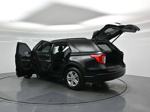 Certified 2024 Ford Explorer XLT RWD image 28