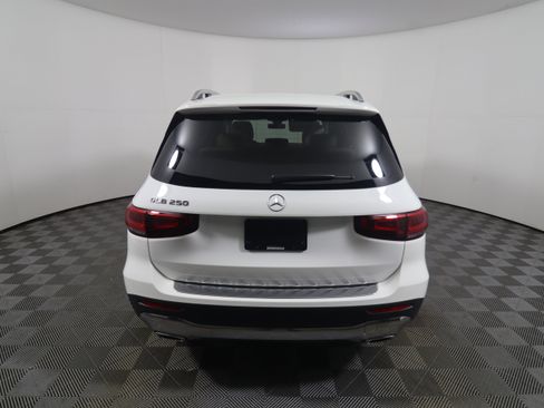 Used 2021 Mercedes-Benz GLB 250 image 4