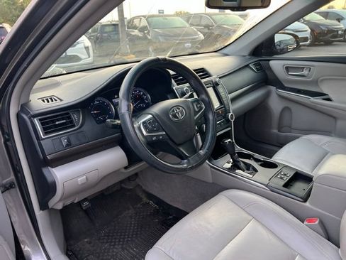 Used 2017 Toyota Camry XLE w/ Convenience Package FWD image 2