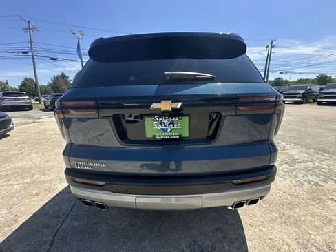Used 2025 Chevrolet Traverse LT FWD image 34