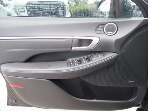 Used 2022 Hyundai Sonata Limited FWD image 21