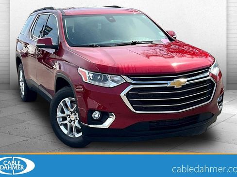 Used 2021 Chevrolet Traverse LT image 1