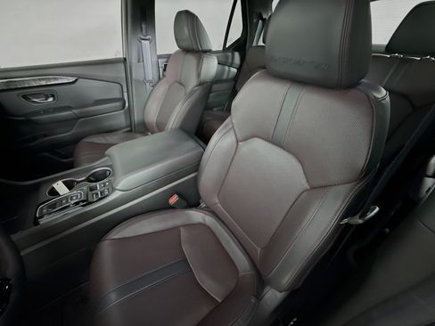 Used 2025 Honda Pilot Black Edition image 26