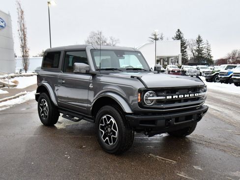Used 2023 Ford Bronco Outer Banks image 9