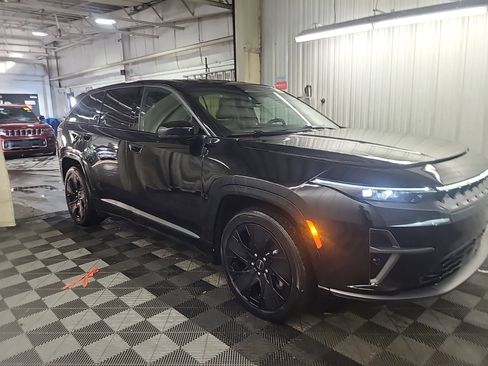 Used 2024 Jeep Wagoneer Launch Edition image 2