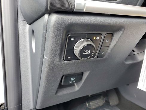 New 2026 Ford Expedition Active image 14