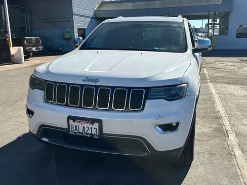 Used 2018 Jeep Grand Cherokee Limited w/ Luxury Group II image 4
