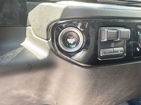 Used 2023 GMC Sierra 1500 Elevation image 21