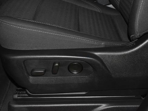 Used 2024 GMC Yukon SLE image 13