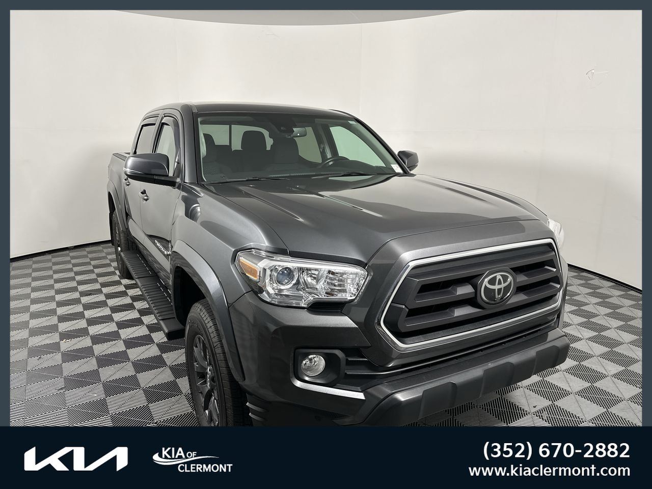 Used 2022 Toyota Tacoma SR5 w/ Technology Package RWD image 1
