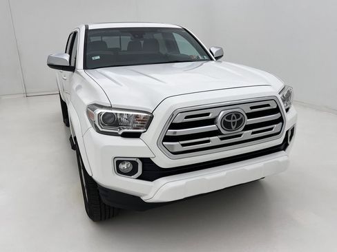 Used 2019 Toyota Tacoma Limited AWD/4WD image 3
