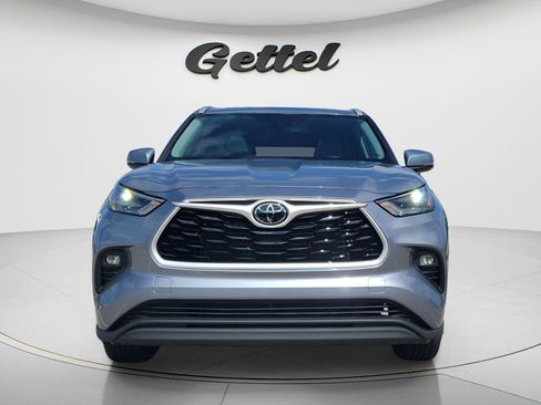Used 2023 Toyota Highlander XLE image 2