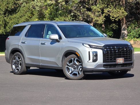 Used 2024 Hyundai Palisade SEL image 2