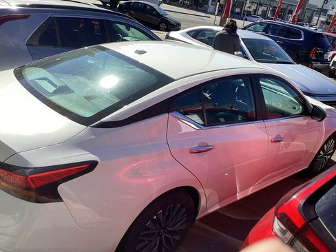 Used 2025 Nissan Altima 2.5 SV FWD image 10