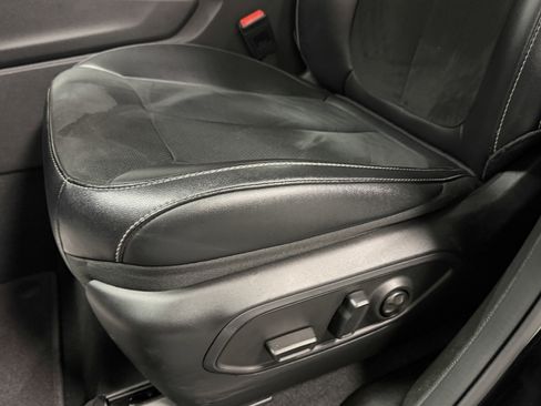 Used 2024 Jeep Grand Cherokee L Altitude image 23