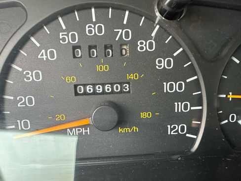 Used 1997 Ford Thunderbird LX RWD image 40