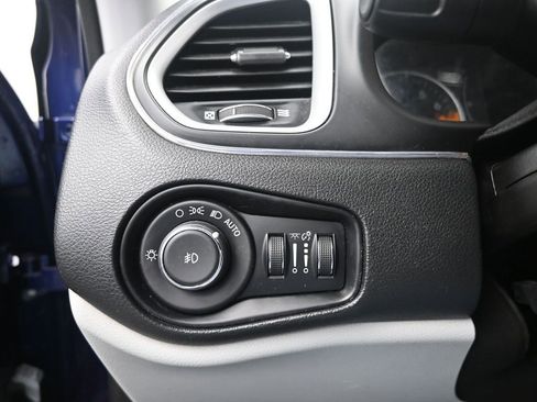 Used 2018 Jeep Renegade Latitude image 33