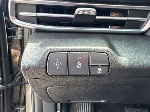 Used 2024 Hyundai Elantra SE FWD image 15