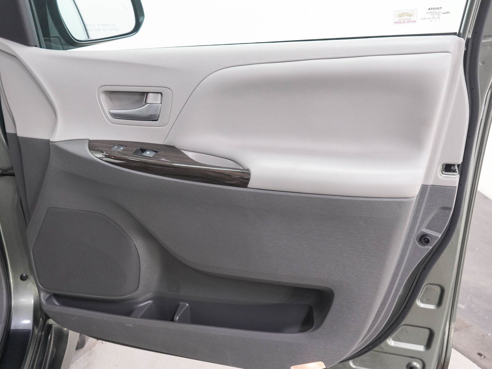 Used 2019 Toyota Sienna XLE Premium w/ Outdoor Package AWD/4WD image 12