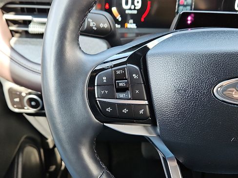 Used 2025 Ford Explorer Platinum w/ LUX Leather Package image 18