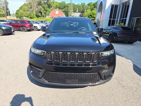 Certified 2025 Jeep Grand Cherokee Altitude AWD/4WD image 2