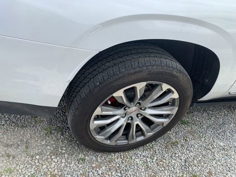 Used 2021 GMC Yukon XL Denali w/ Denali Premium Package image 9