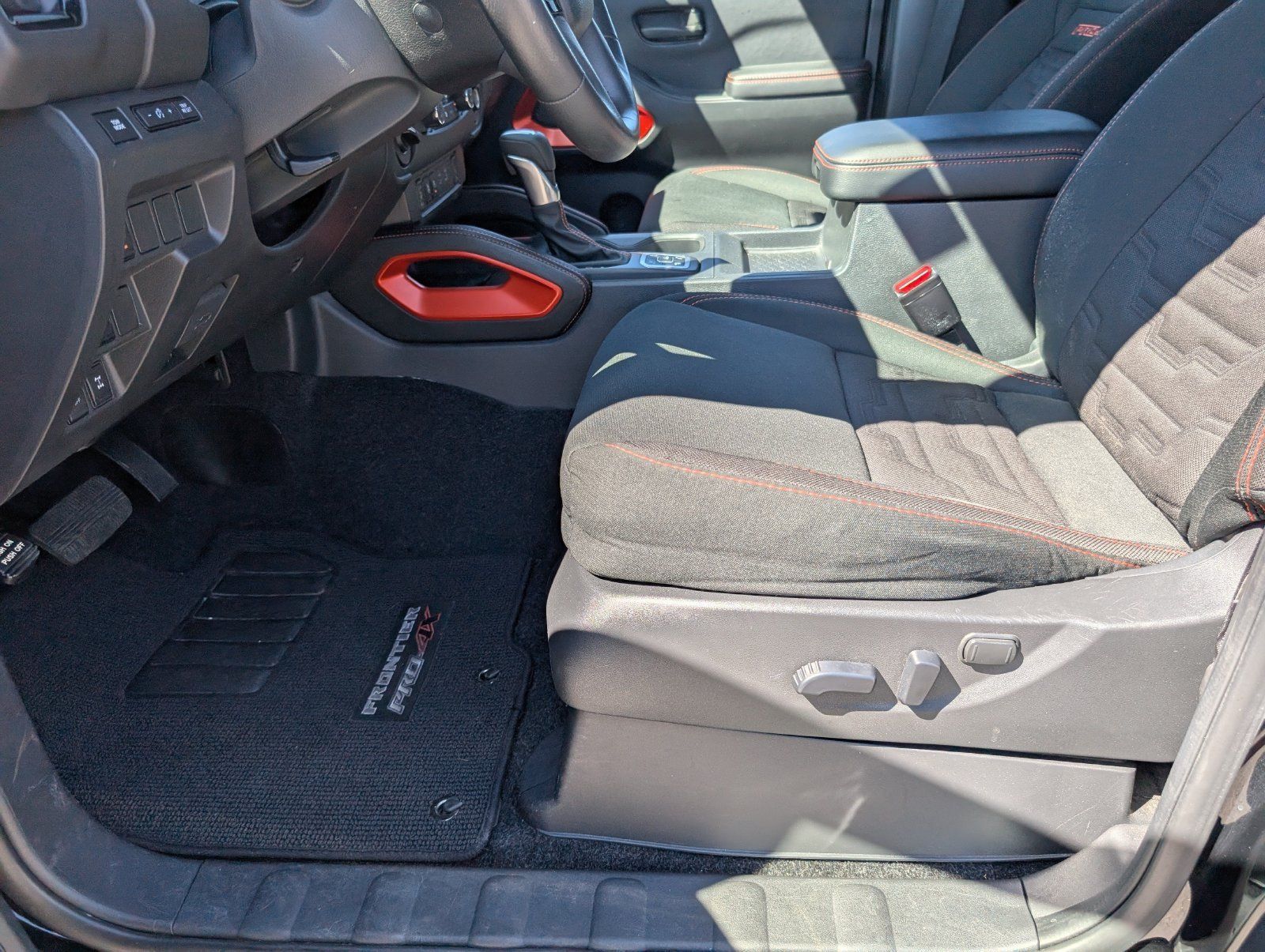 Used 2026 Nissan Frontier PRO-4X AWD/4WD image 14