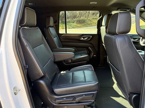 Used 2023 Chevrolet Suburban Premier image 24