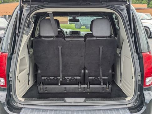 Used 2019 Dodge Grand Caravan SXT FWD image 14