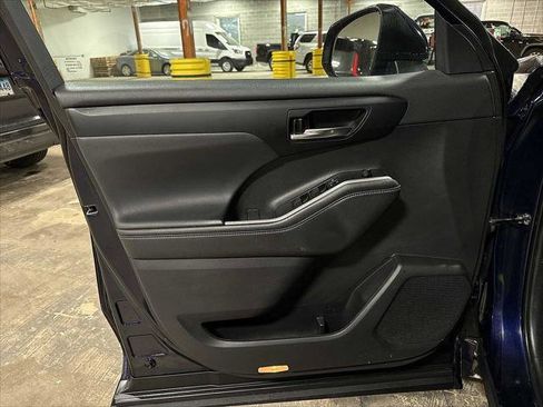 Used 2022 Toyota Highlander XLE image 31