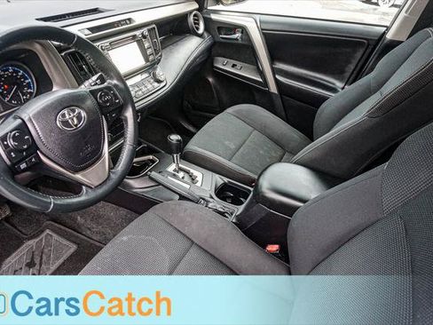 Used 2018 Toyota RAV4 XLE FWD image 17