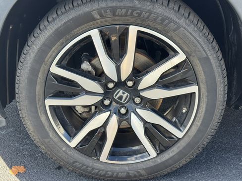 Used 2021 Honda Pilot Touring image 11