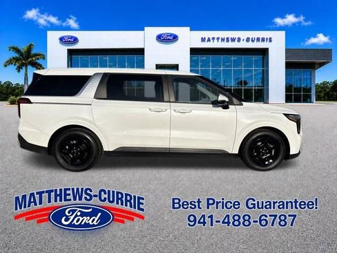 Used 2025 Kia Carnival FWD image 3