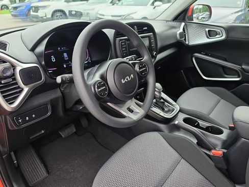 Certified 2025 Kia Soul LX w/ LX Technology Package FWD image 13