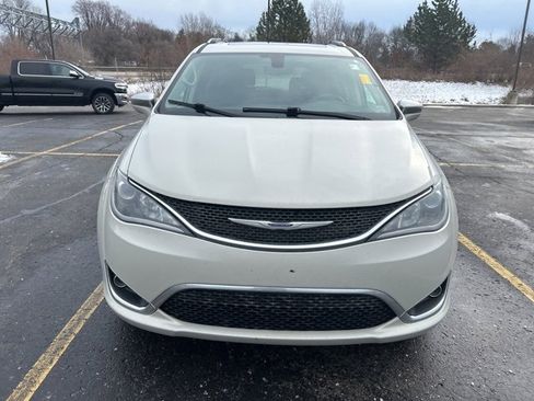 Used 2019 Chrysler Pacifica Limited w/ 8-pass Seating Package image 6