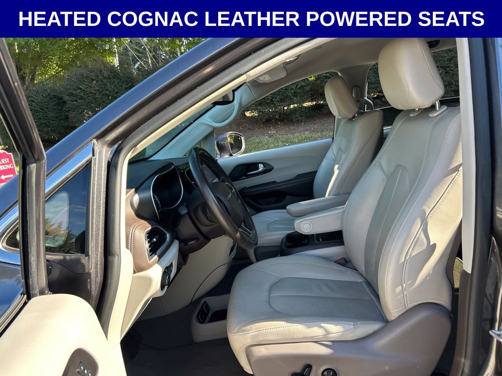 Used 2021 Chrysler Pacifica Touring-L w/ Uconnect Theater Family Group FWD image 5