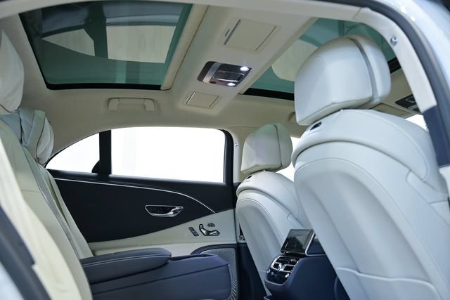 Used 2024 Bentley Flying Spur V8 AWD/4WD image 38