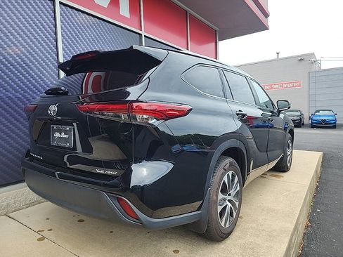 Used 2023 Toyota Highlander L image 3