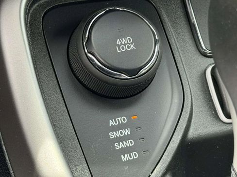 Used 2018 Jeep Compass Latitude AWD/4WD image 40