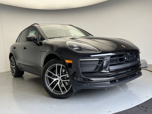 Used 2026 Porsche Macan AWD/4WD image 24