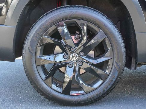 Used 2024 Volkswagen Taos SE image 13