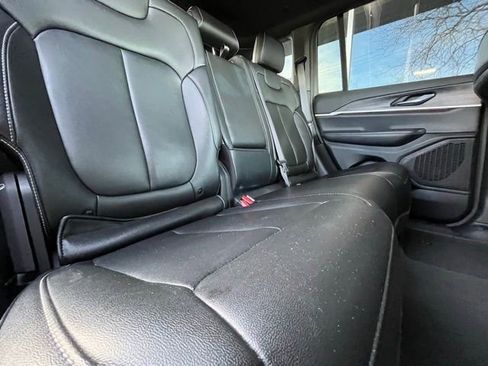 Used 2024 Jeep Grand Cherokee Limited image 27