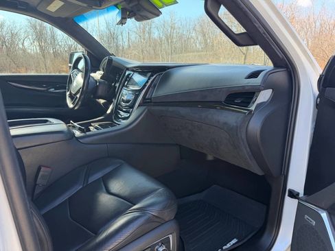 Used 2017 Cadillac Escalade ESV Platinum image 23