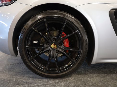 Used 2018 Porsche 718 Cayman S image 11