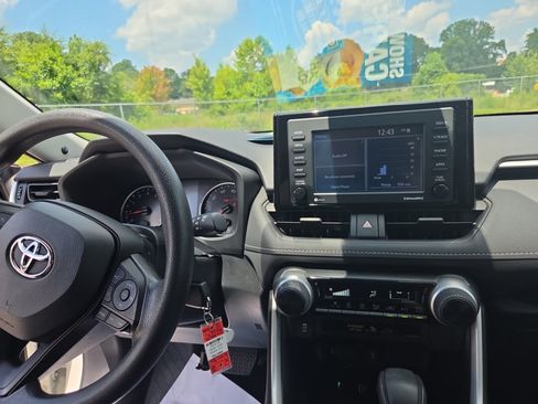 Used 2022 Toyota RAV4 LE FWD image 24
