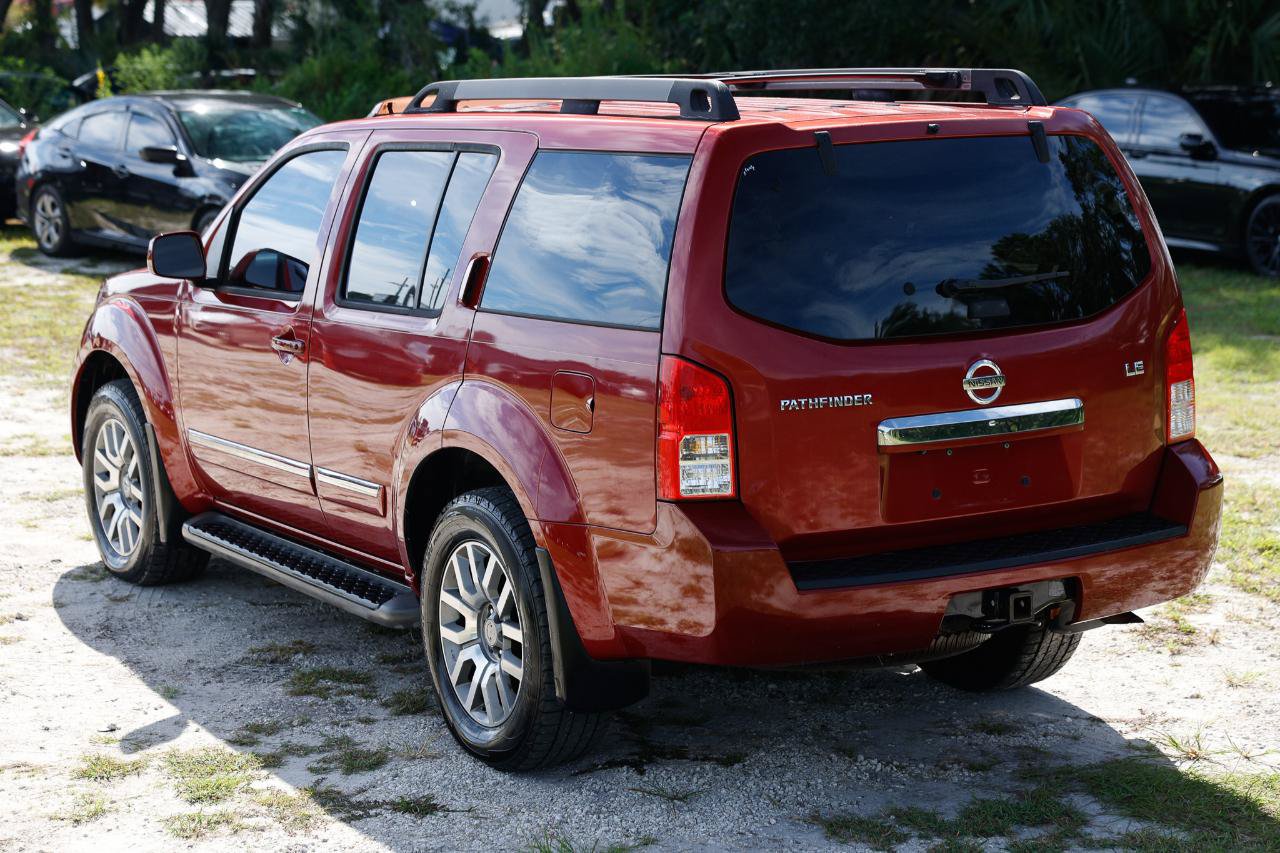 Used 2009 Nissan Pathfinder LE AWD/4WD image 5