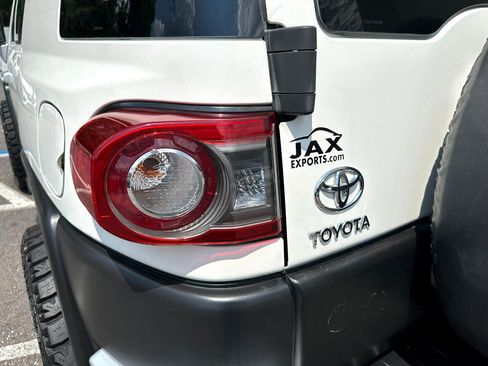 Used 2013 Toyota FJ Cruiser 2WD image 18