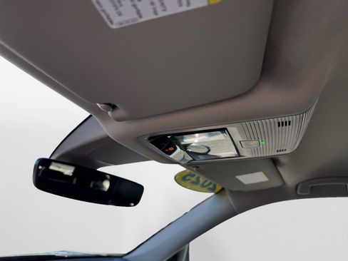 Used 2025 Volkswagen Atlas SE image 27