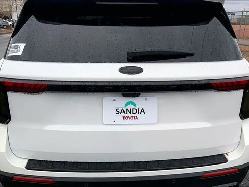 Used 2025 Ford Explorer ST-Line image 9