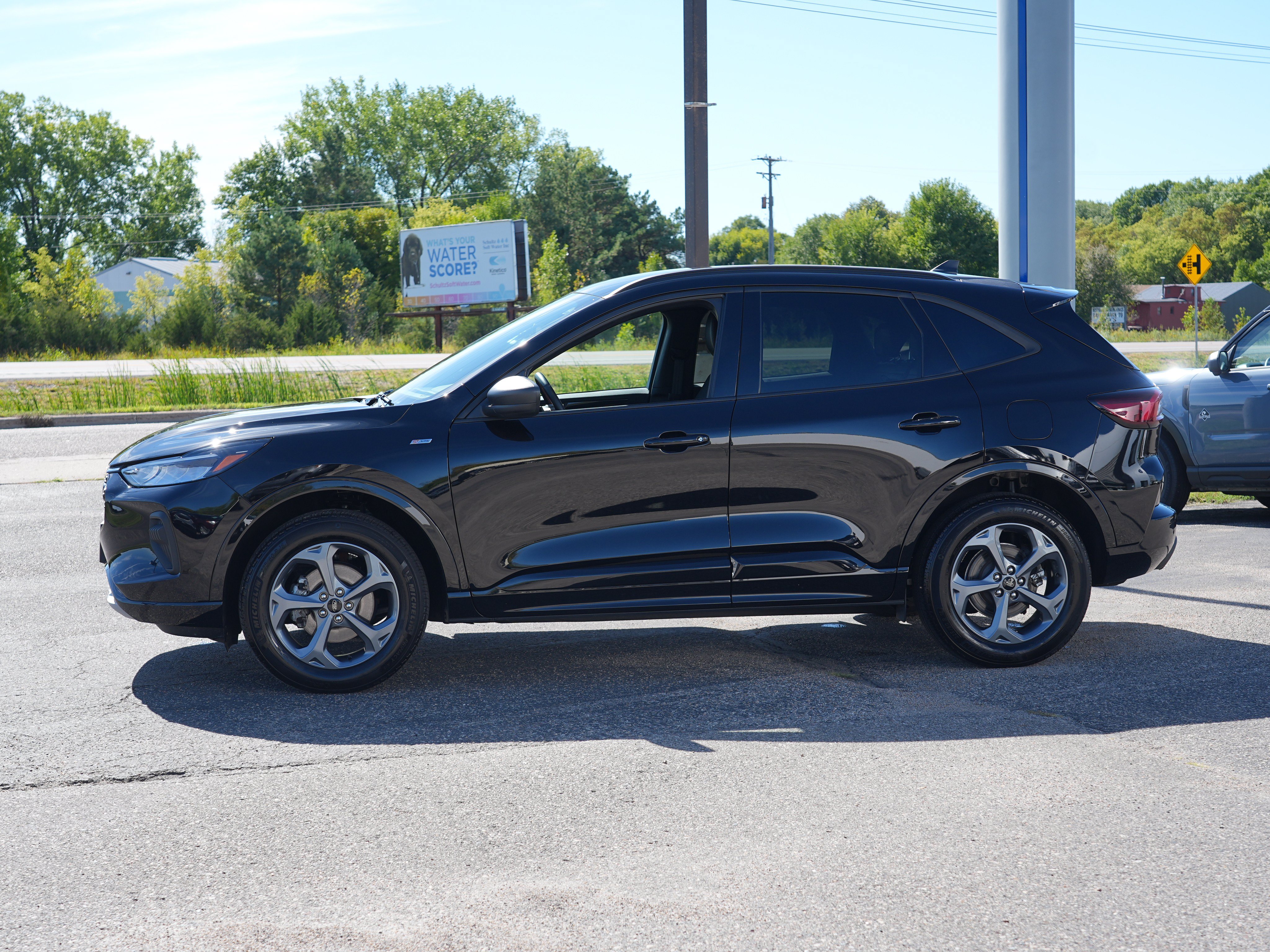 Used 2024 Ford Escape ST-Line w/ Tech Pack #1 AWD/4WD image 7